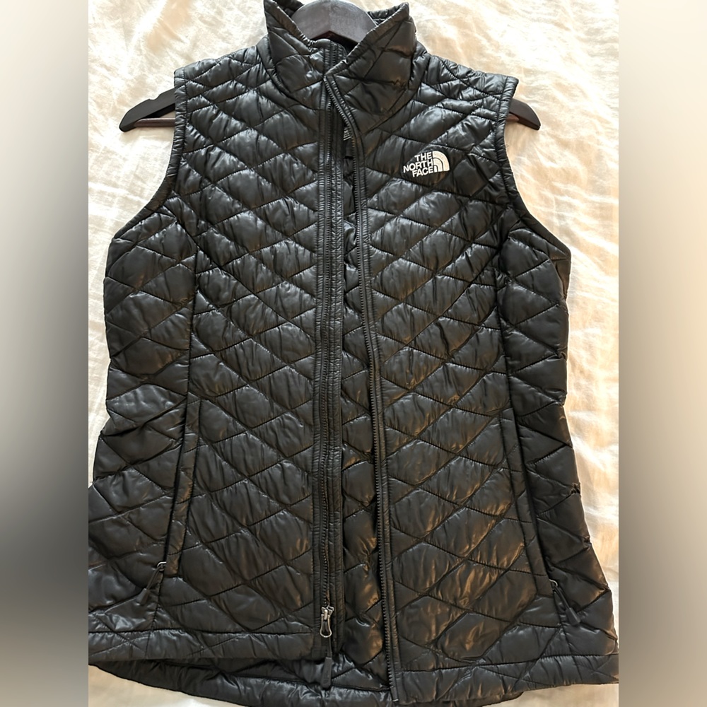 Thermos all North Face black vest. small. Like new